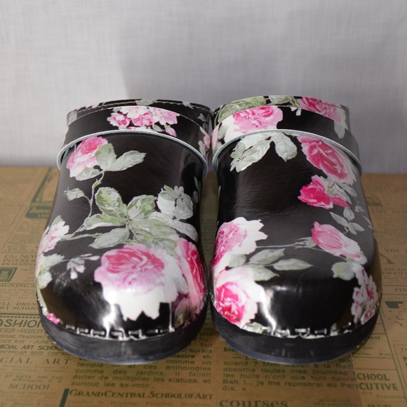 Lotta from Stockholm Women's Stylish Rose Clog - Picture 2 of 8